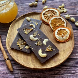 Молочный шоколад на меду с орехом кешью и апельсином